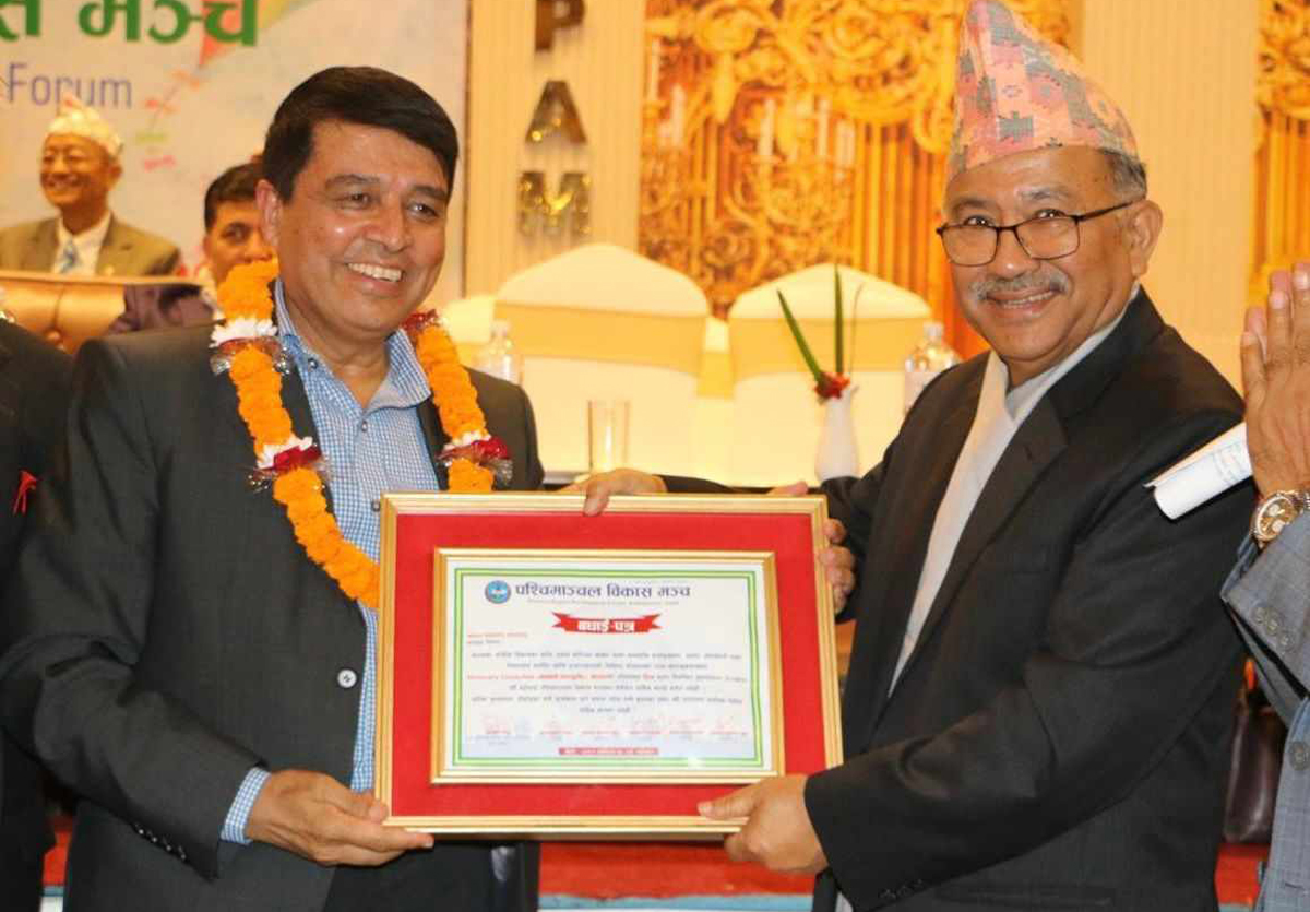 नेपाल उद्योग बाणिज्य महासंघका अध्यक्ष ढकाल पश्चिमाञ्चल विकास मञ्चद्वारा सम्मानित