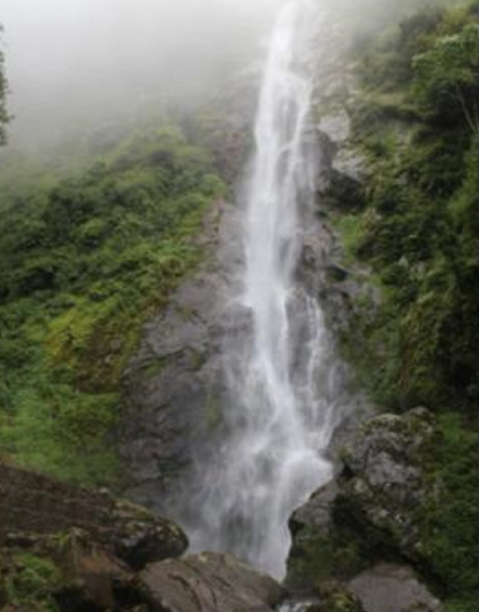 पर्यटकको पर्खाइमा भोजपुरको छाँगे झरना