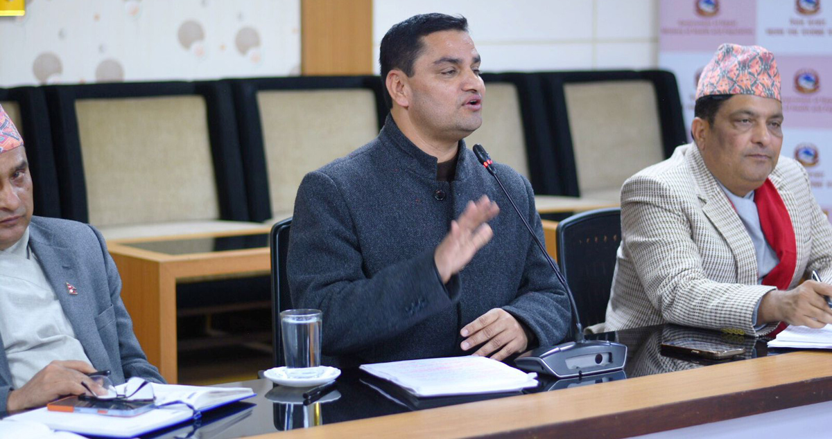 उपभोक्तालाई सुपथ मूल्यमा औषधी उपलब्ध गराउन स्वास्थ्य मन्त्री पौडेलको तयारी
