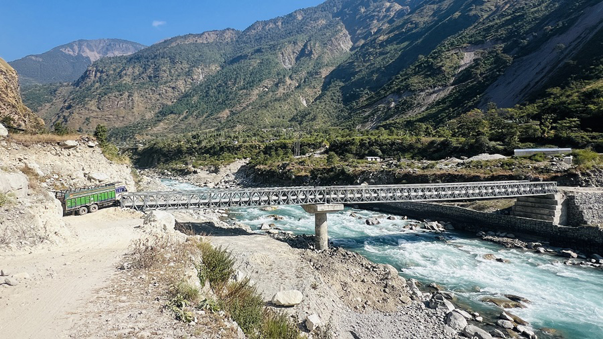 कर्णाली समृद्धिको आधार बन्दै सडक, स्याउ र जडीबुटीले पाउन थाल्यो बजार