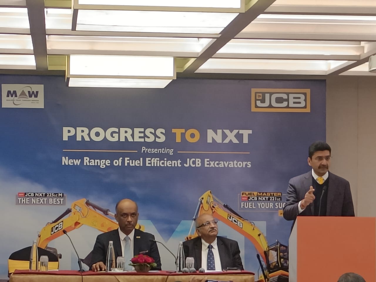 एमएडब्लू अर्थमुभर्सले नेपालमा जेसीबी एनएक्सटी सिरिजका मेकानिकल एक्साभेटरहरू लन्च गर्ने