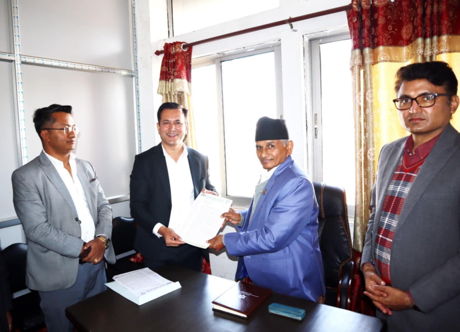 संरक्षित क्षेत्रमा पूर्वाधार निर्माण रोक्ने आदेश : इप्पानले भेट्यो माओवादी केन्द्रका प्रमुख सचेतक