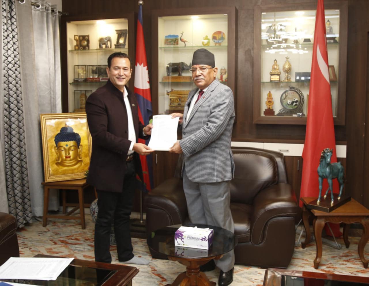 ऊर्जा क्षेत्रका तीनवटा समस्या लिएर प्रचण्ड निवास पुगे इप्पान प्रतिनिधि