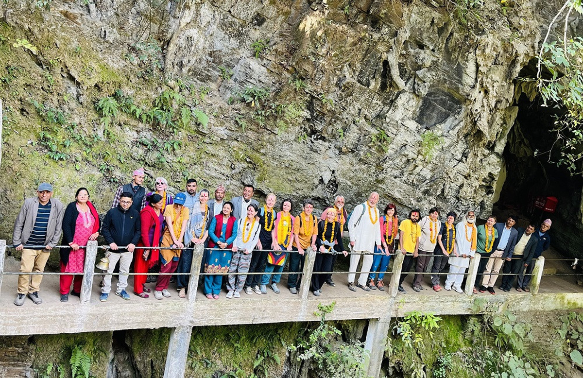 प्रचारप्रसारपछि विचित्र गुफा पर्यटकको रोजाइमा पर्दै