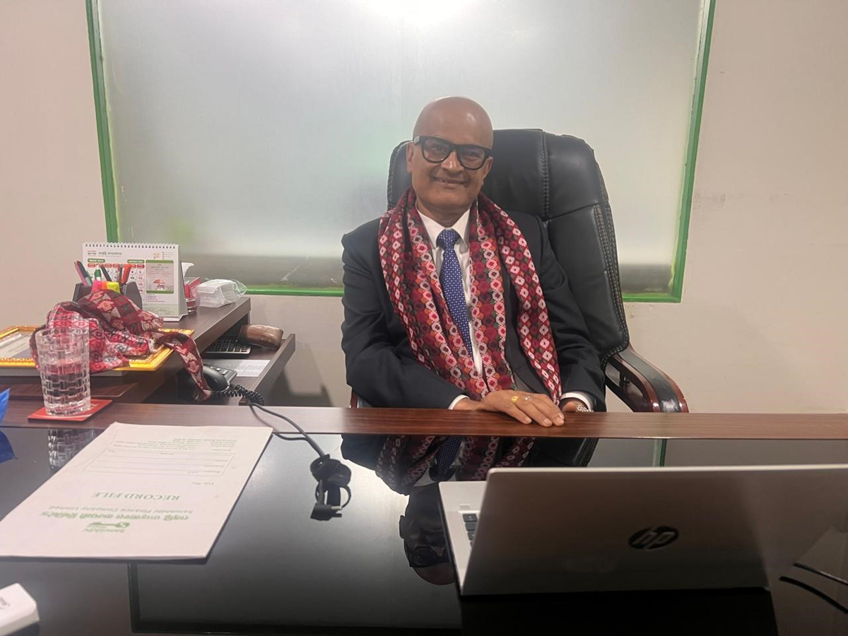 समृद्धि फाइनान्सको सिइओ सन्तोष घिमिरेद्धारा पदभार ग्रहण