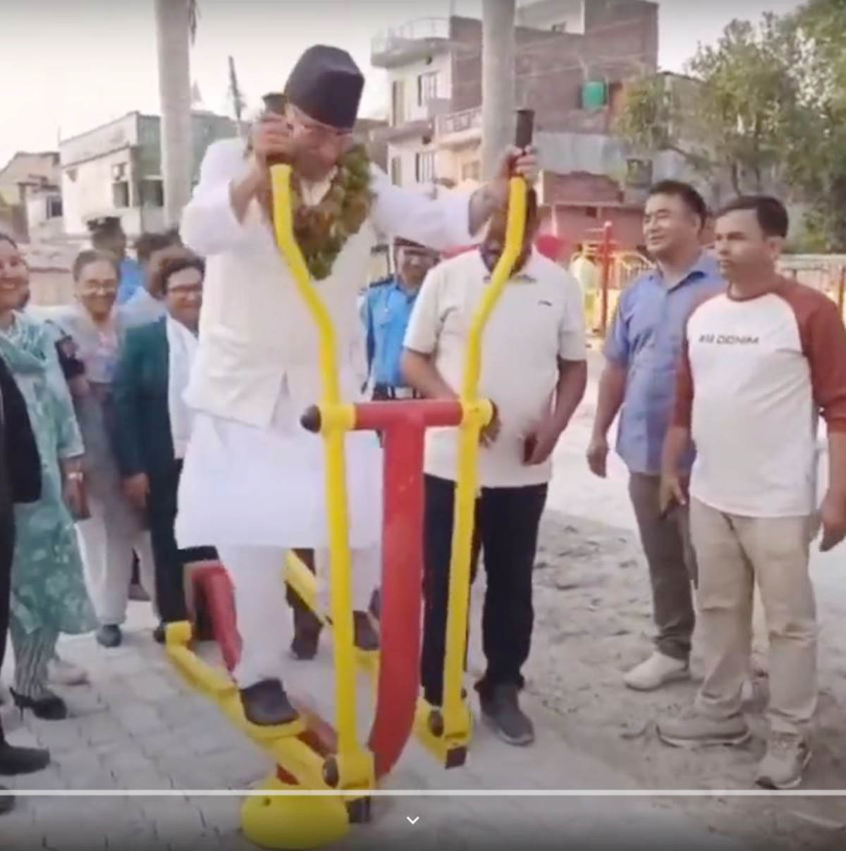 नेपालमा खुला व्यायामशालाको बढ्दो लोकप्रियता: प्रचण्डदेखि सर्वसाधारणसम्मको रोजाइ