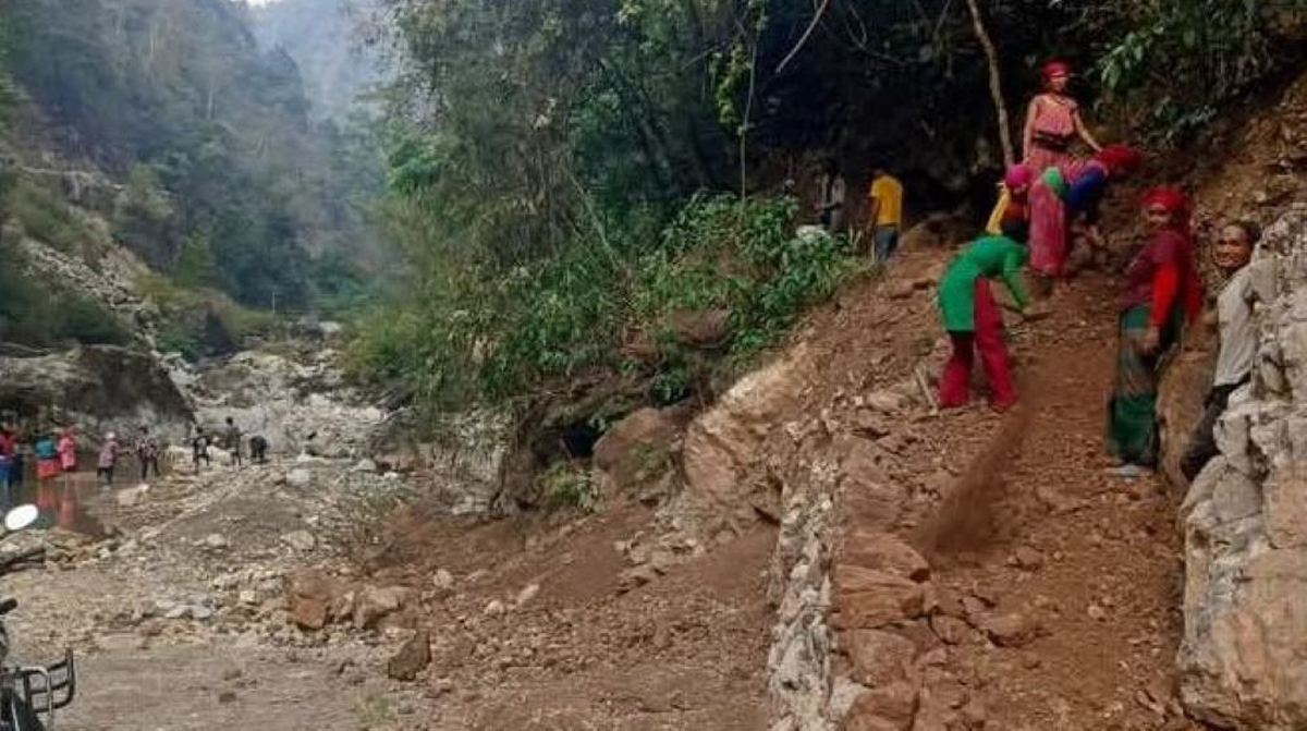 सरकारको वेवास्थाले गर्दा १२ वर्षसम्म पुल बनेन्, स्थानीय आफैँले सुरु गरे पुल निर्माण