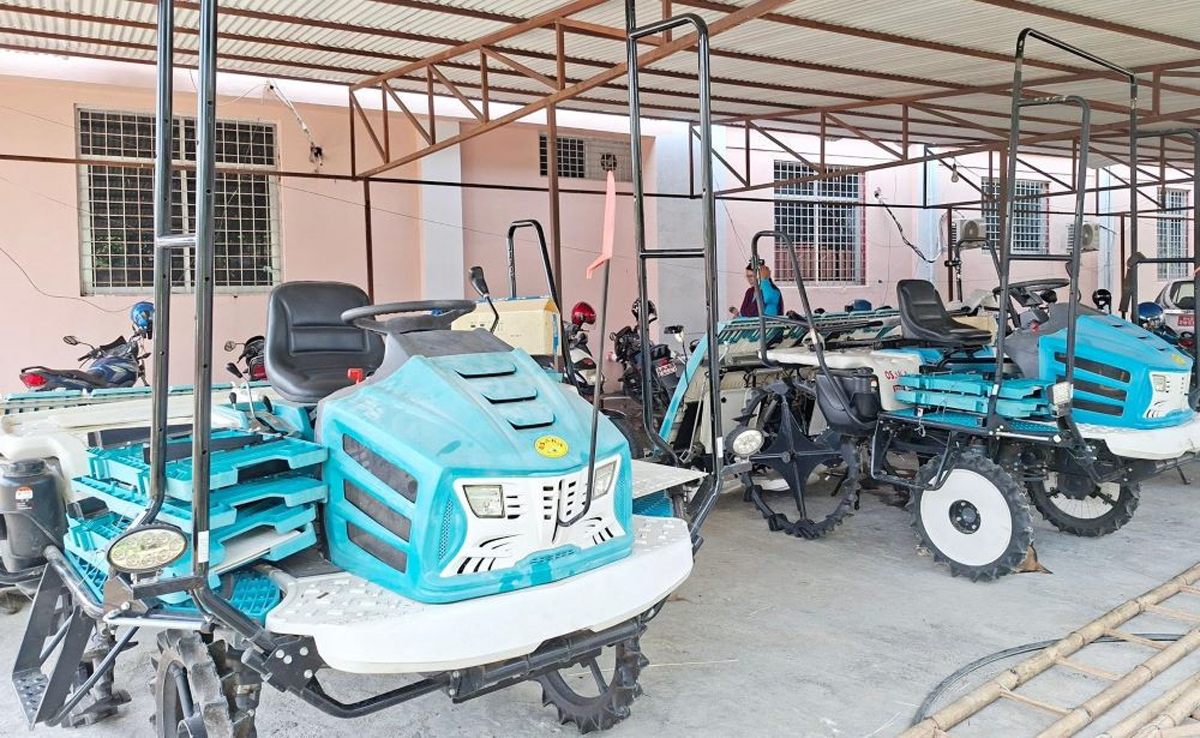 किसानलाई अनुदानमा राइस ट्रान्सप्लान्टर’ मेसिन (धान रोप्ने मेसिन) प्रदान, ५८ लाख ५३ हजार लागत