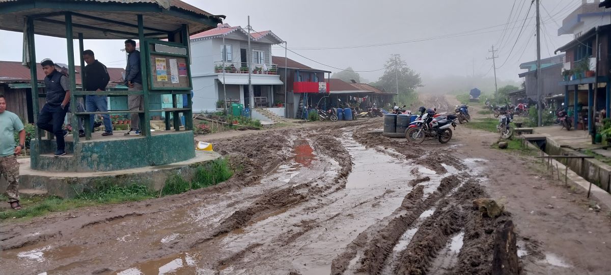 बागलुङको बिहुँ–घोडाबाँधे सडक नौ वर्षदेखि अलपत्र, यात्रु र सवारीलाई सास्ती
