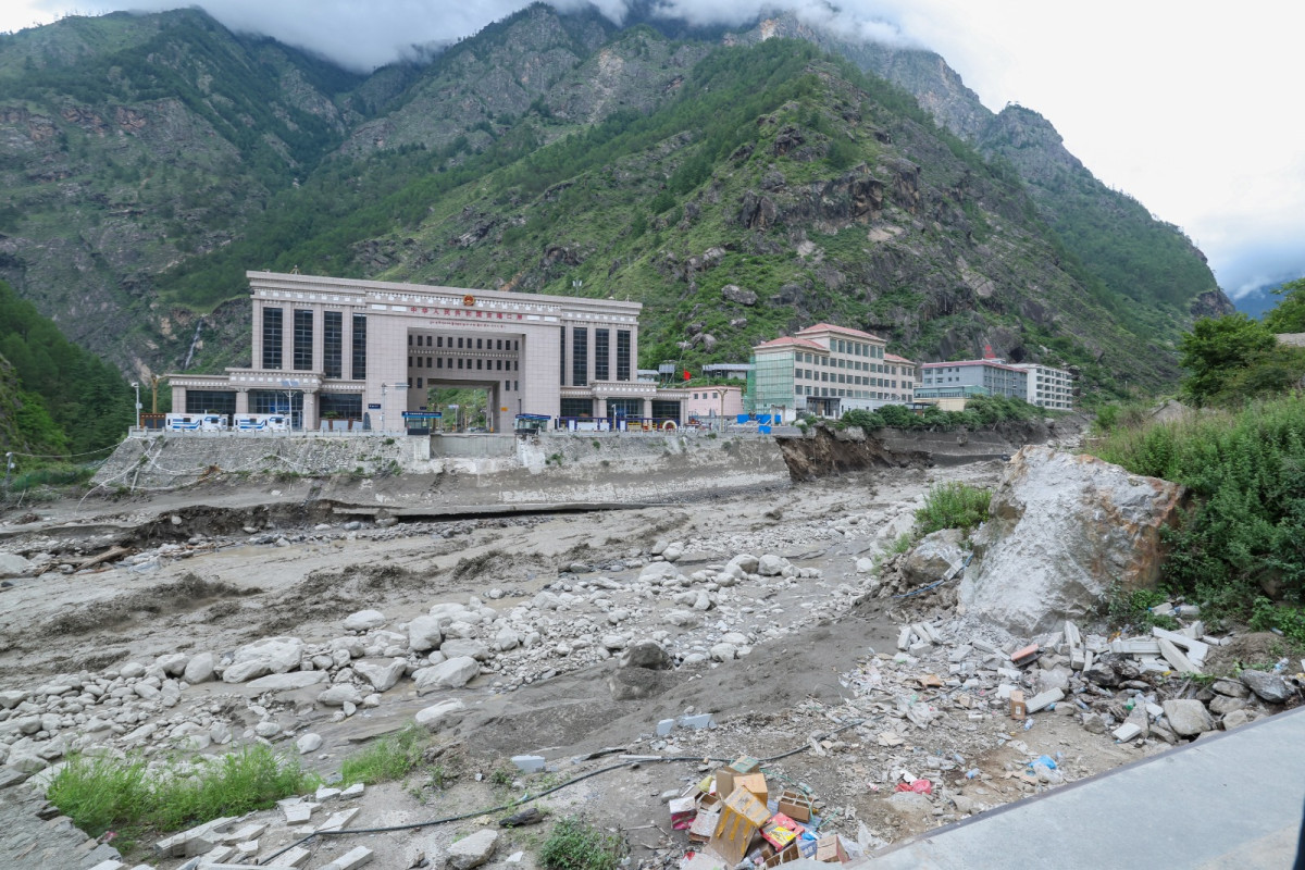 रसुवा नाकामा फसेका नेपालीहरुलाई तातोपानी नाकाबाट आज स्वदेश फर्काइँदै