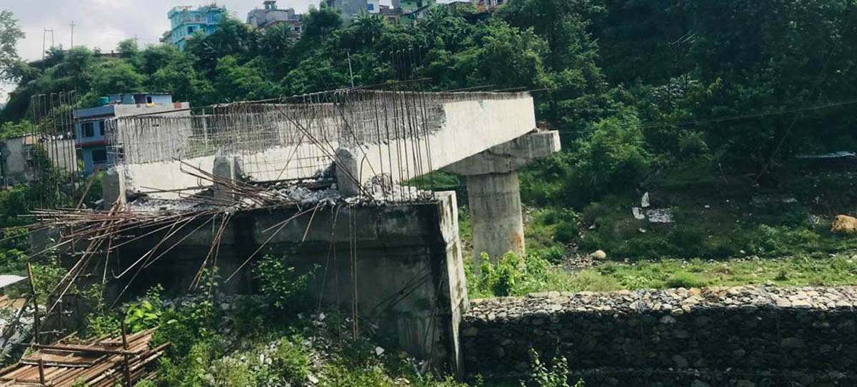 तनहुँमा ठेकेदारको लापर्बाहीले बुल्दीखोला पुलको निर्माण अलपत्र