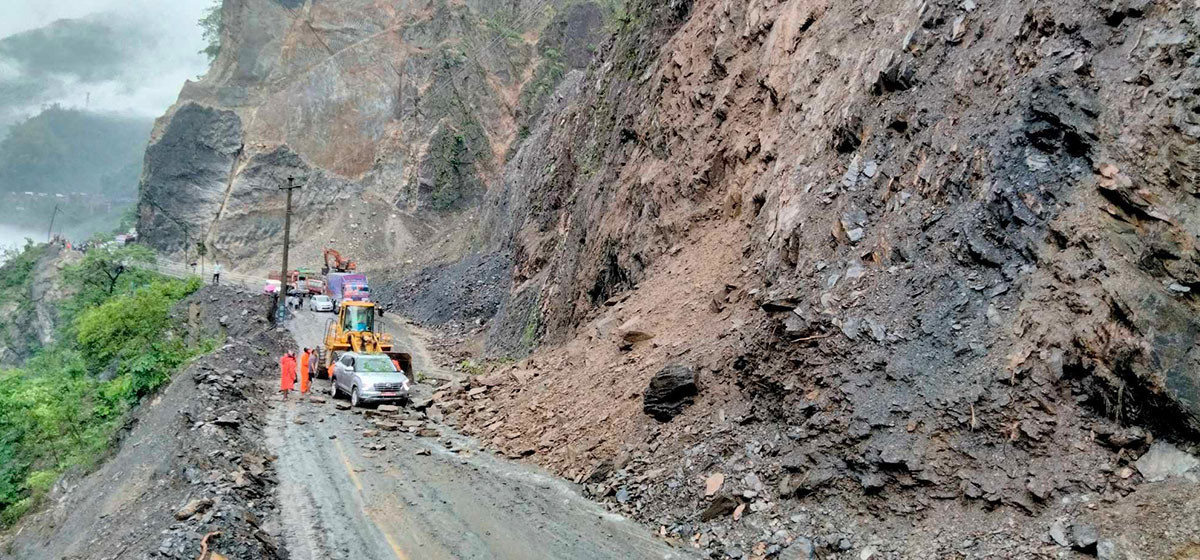 नारायणगढ-मुग्लिन सडकमा सधैं ढुंगा खस्ने त्रास