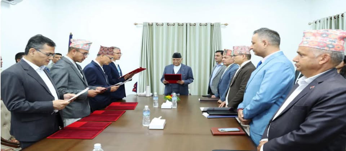 चार स्वास्थ्य विज्ञान प्रतिष्ठानका उपकुलपतिले लिए शपथ
