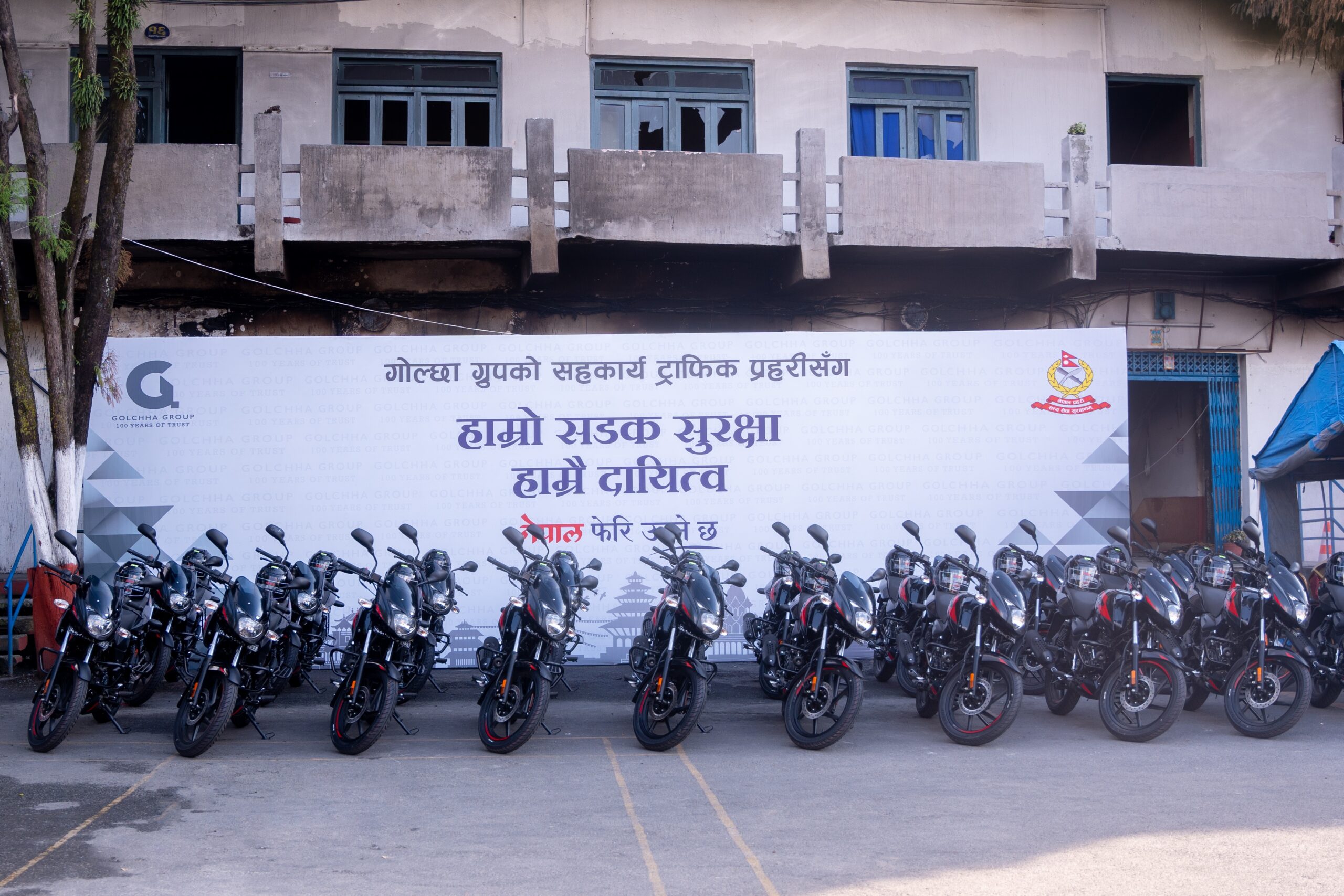 गोल्छा ग्रुपद्वारा ट्राफिक प्रहरी कार्यालय बग्गीखानालाई २० थान मोटरसाइकल हस्तान्तरण
