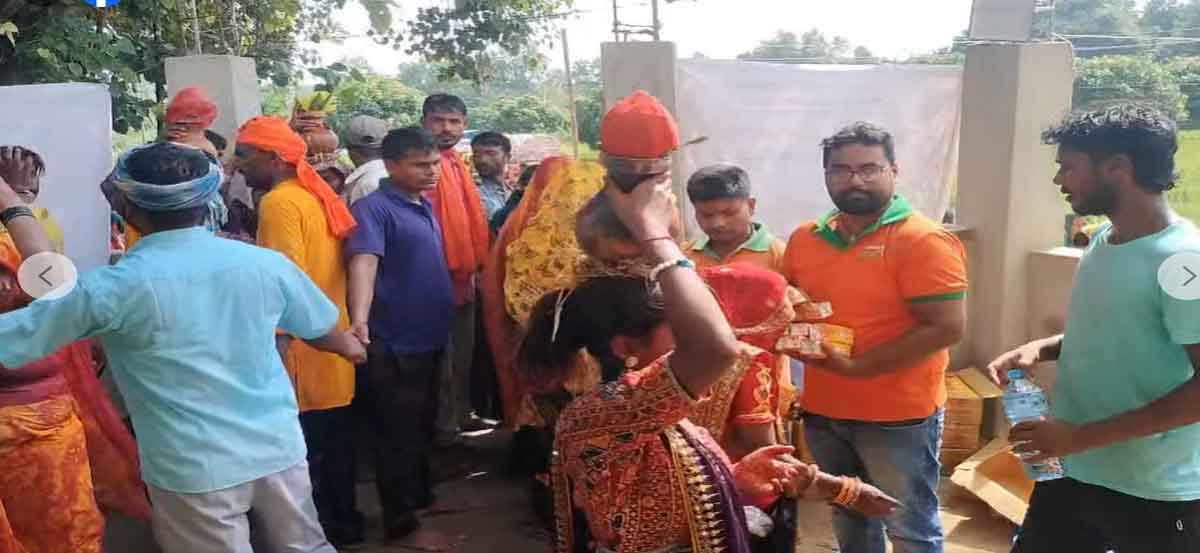 समृद्धि फाइनान्सद्वारा दुर्गा मन्दिरमा निःशुल्क पानी र जुस वितरण