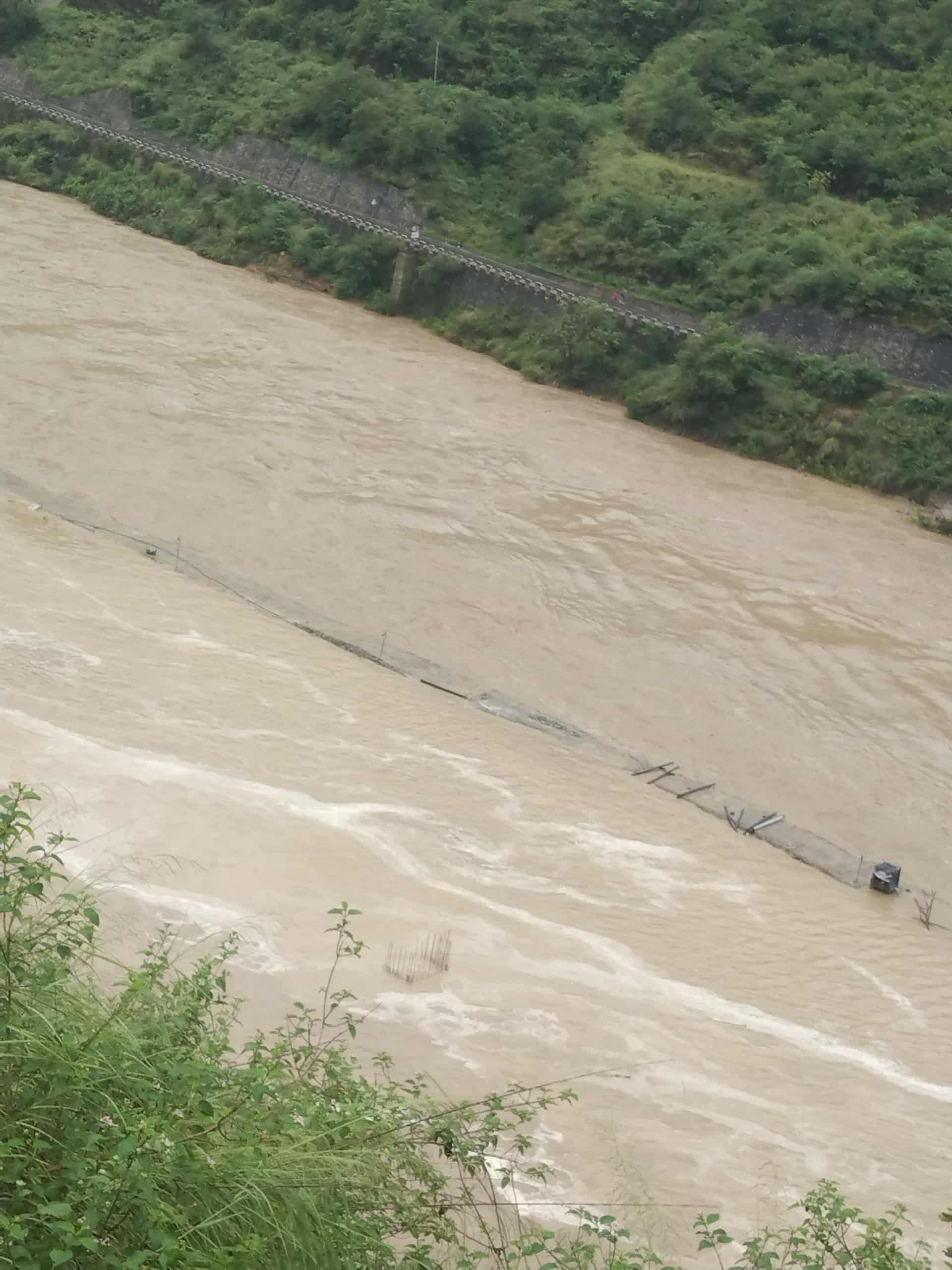 सुनकोशी मरीन डाइभर्सन साइटमा बाढी : कफरड्याम डुबानमा, पानी घट्दो अवस्थामा