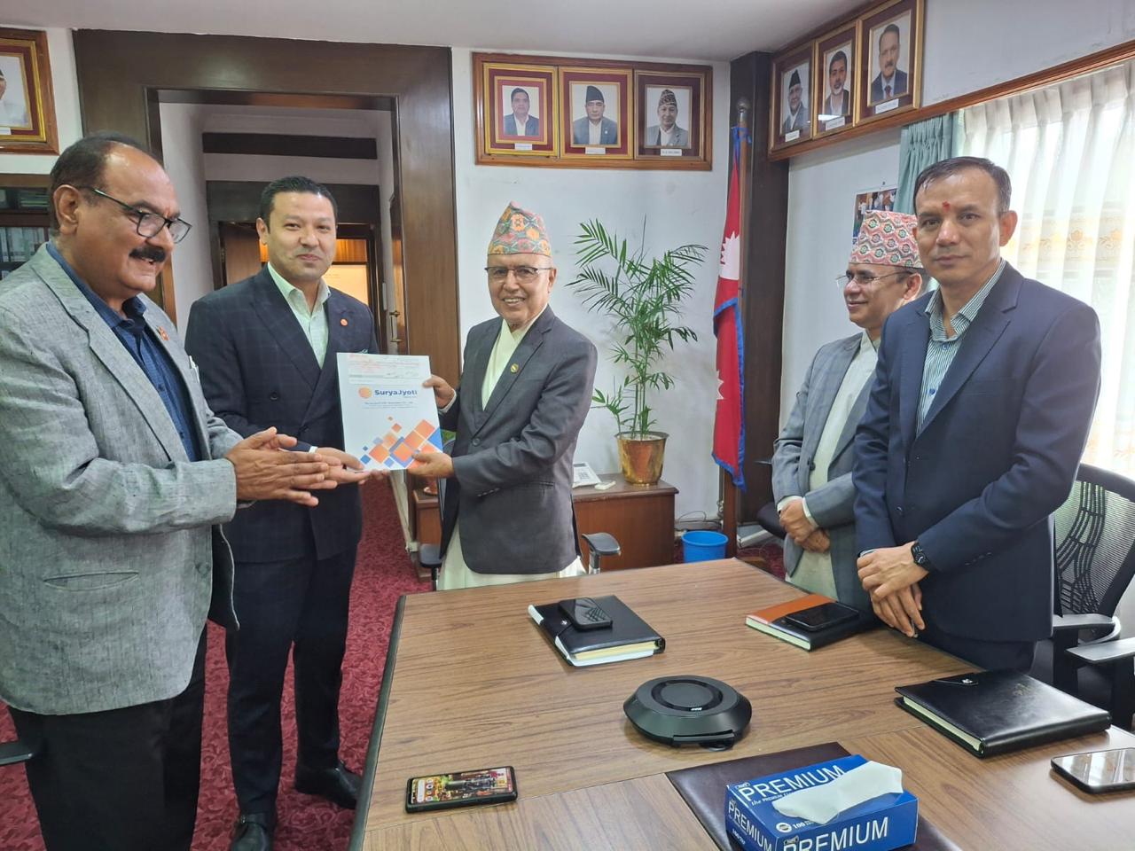 सूर्यज्योति लाइफ इन्स्योरेन्सद्वारा संरचना पुनर्निर्माणका लागि सरकारलाई डेढ करोड सहयोग