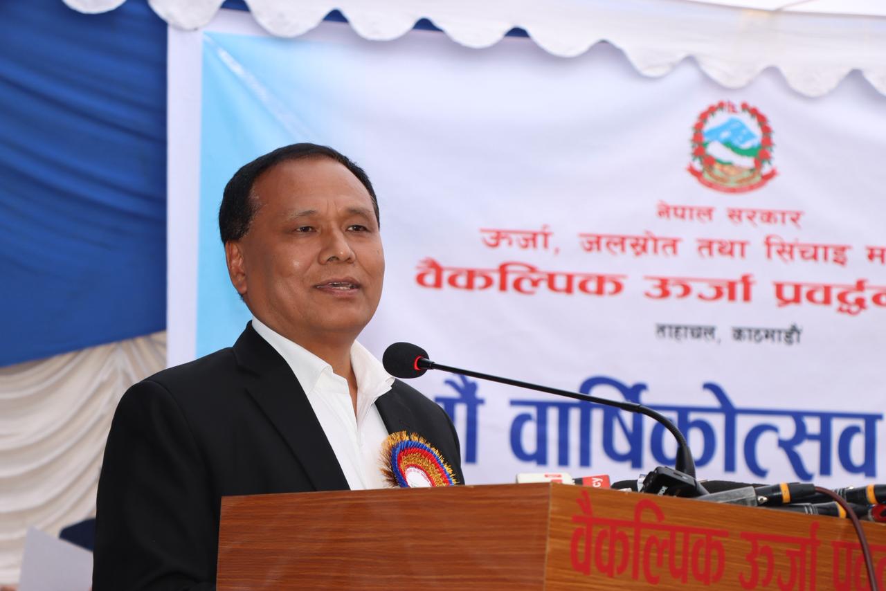 विद्युत खपत बढाउन माग पक्ष सुधार उच्च प्राथमिकतामा : मन्त्री घिसिङ