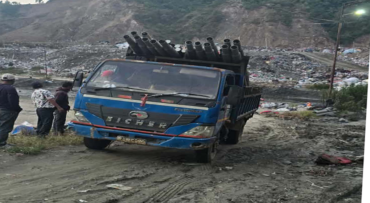 बञ्चरे डाँडा ल्याण्डफिल्ड साइटमा रात्रिकालीन फोहोर व्यवस्थापनका लागि वत्ति जडान सुरु