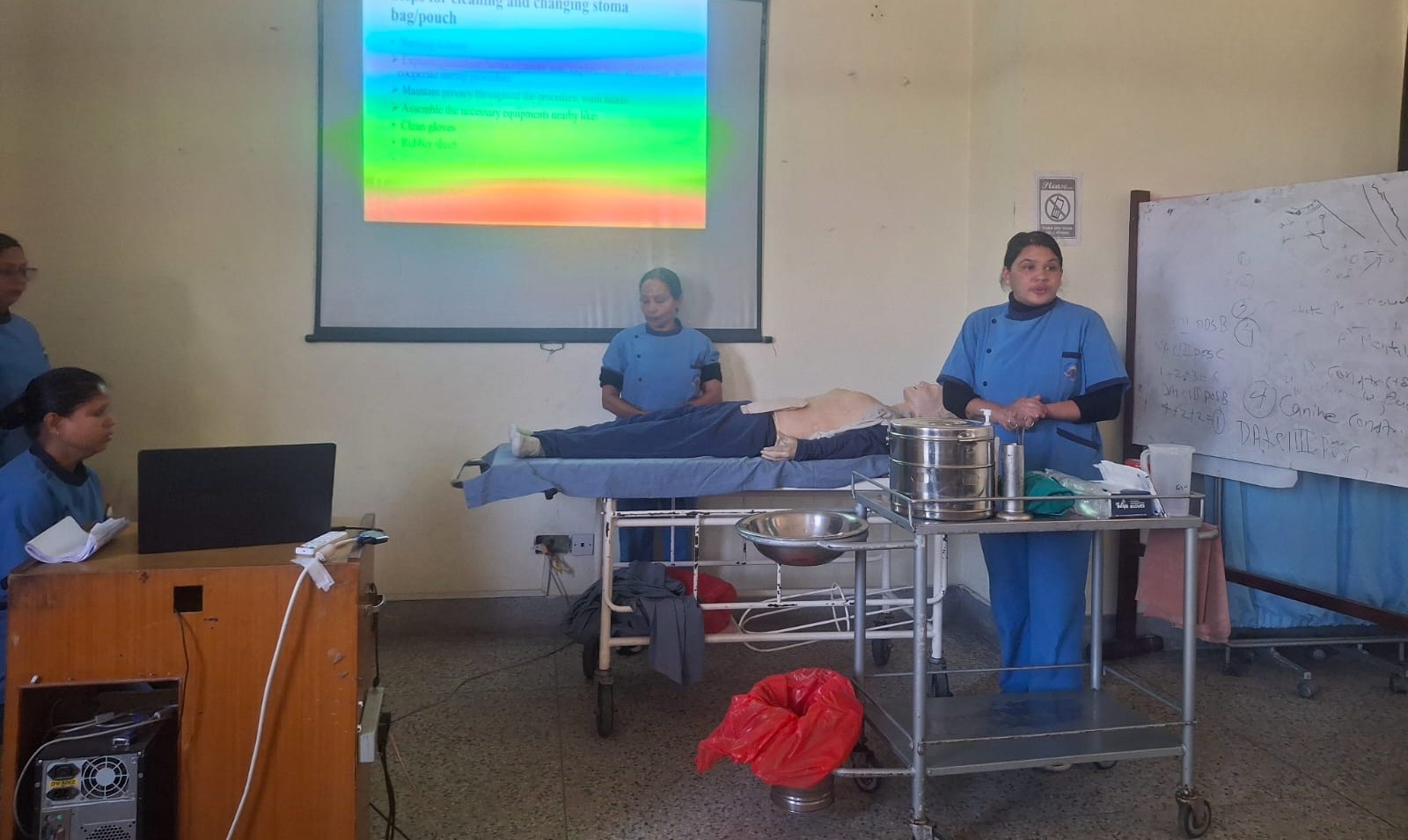 नेपाल मेडिकल कलेजका नर्सहरूलाई स्टोमा केयर सम्बन्धी प्रशिक्षण