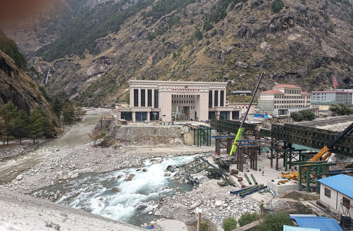 रसुवागढी नाकामा निर्माणाधीन बेलिब्रिज निर्माणको काममा तीव्रता