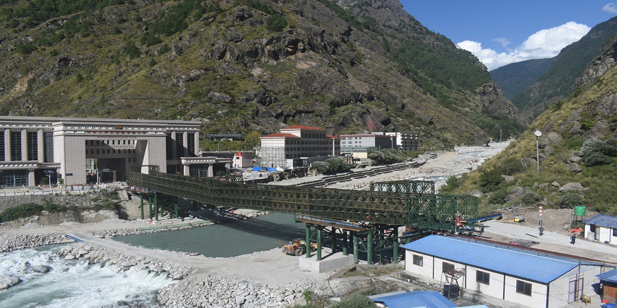 रसुवागढीस्थित पुल सञ्चालनमा आएसँगै चिनियाँ सामान ढुवानी सहज