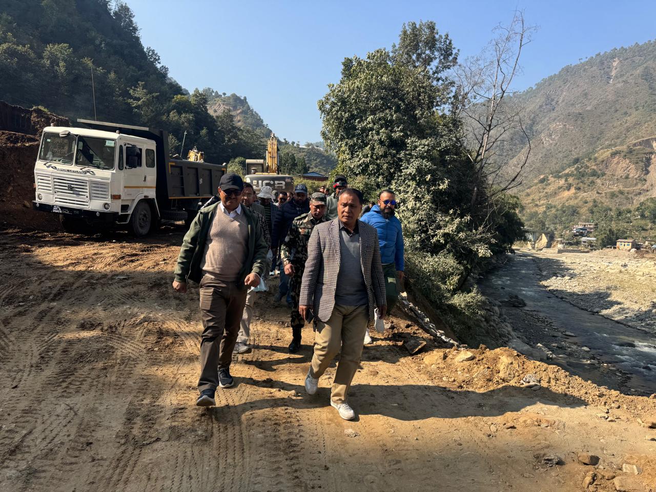 वीपी राजमार्गको पुननिर्माण धमाधम, क्षतिग्रस्त सडकलाई पाँच खण्डमा पुननिर्माण गरिने
