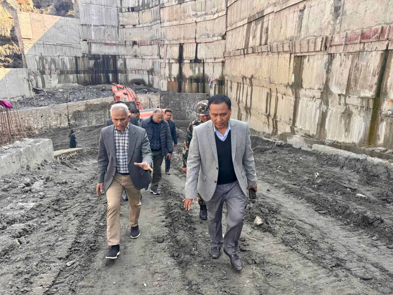 निर्माणाधीन बाल अस्पतालको मन्त्री घिसिङद्वारा निरीक्षण, सरकारले आवश्यक सहयोग गर्ने