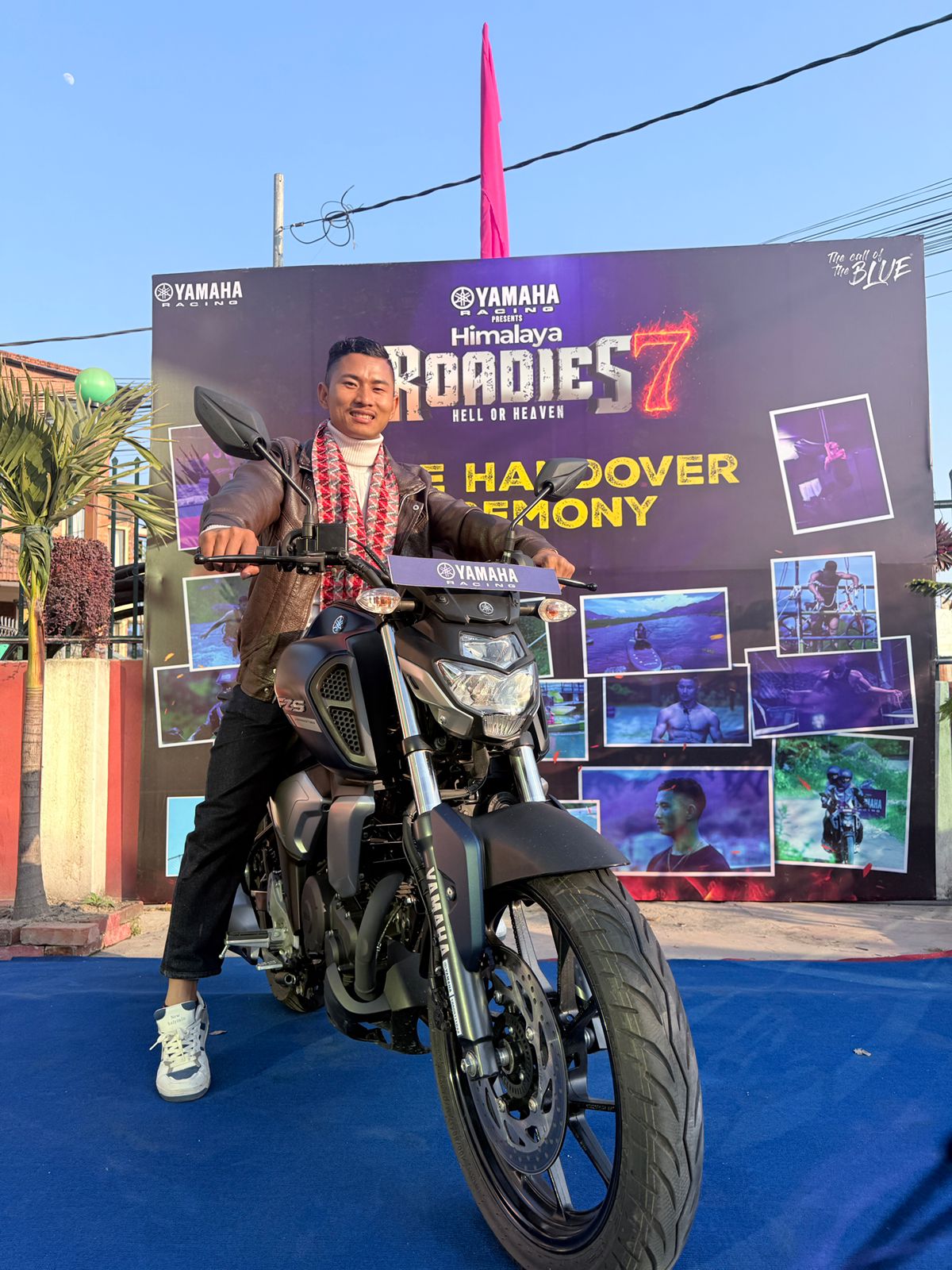 हिमालय रोडिज सिजन ७ का विजेता अनिश तामाङलाई यामाहा “एफजेट भी३’  हस्तान्तरण