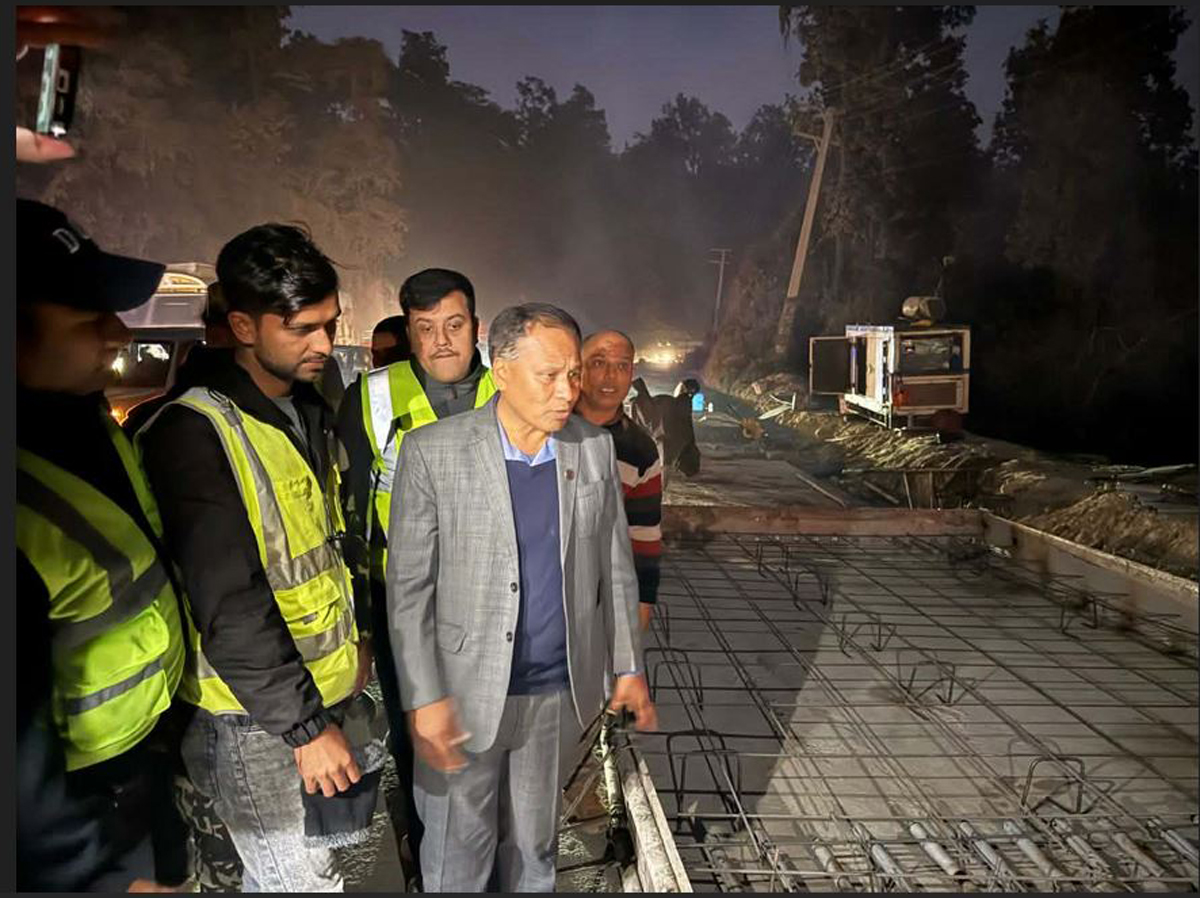 दाउन्ने सडक खण्ड जनवरीभित्र सम्पन्न गर्न मन्त्री घिसिङको निर्देशन