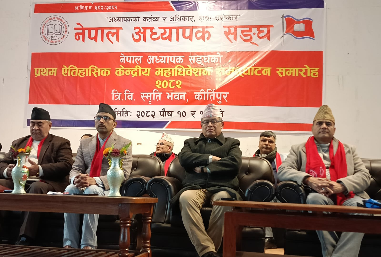 एक हातमा प्रमाणपत्र र अर्कोमा पासपोर्ट बोक्नु पर्ने बाध्यताको अन्त्य यही पुस्ताको पालामा हुनु पर्छ : नैनसिंह महर