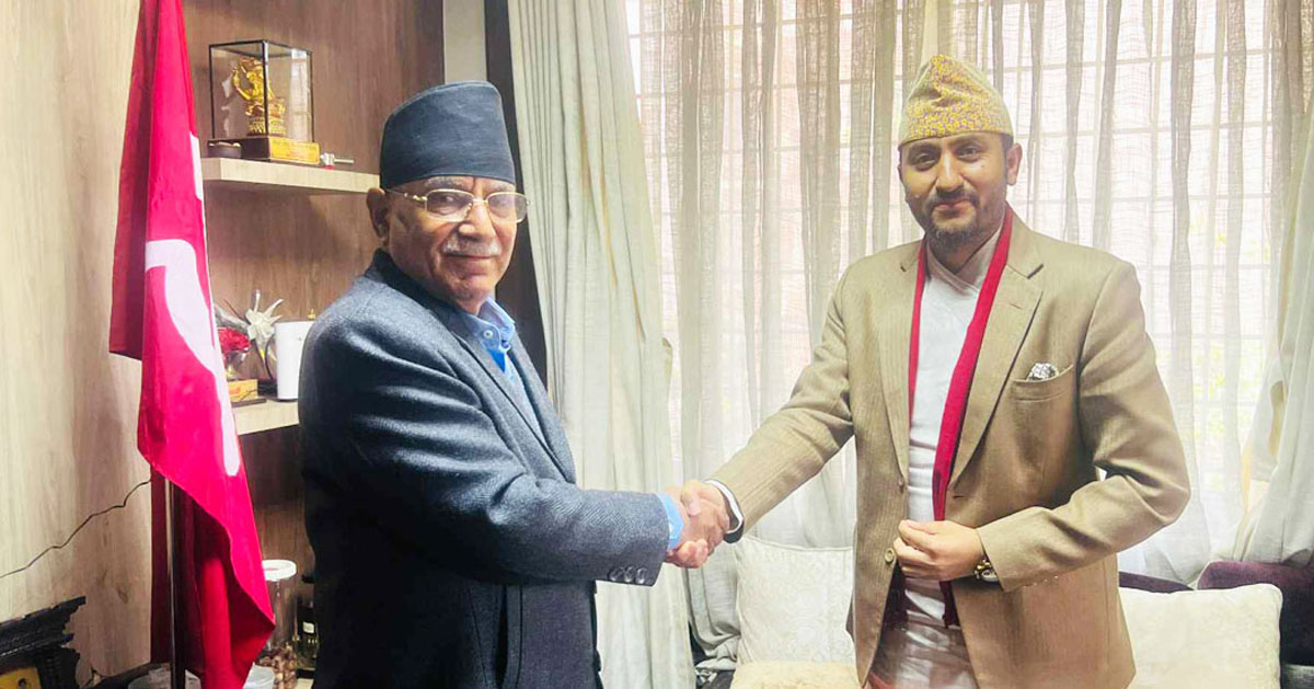 नेपाली कम्युनिस्ट पार्टीका संयोजक प्रचण्डसंग सञ्चारमन्त्री खरेलको भेटवार्ता