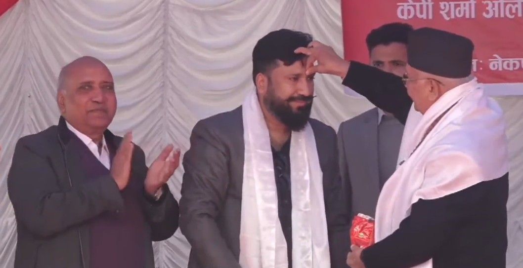 ठूला सेयर लगानीकर्ता दीपेन्द्र अग्रवाल एमालेमा प्रवेश