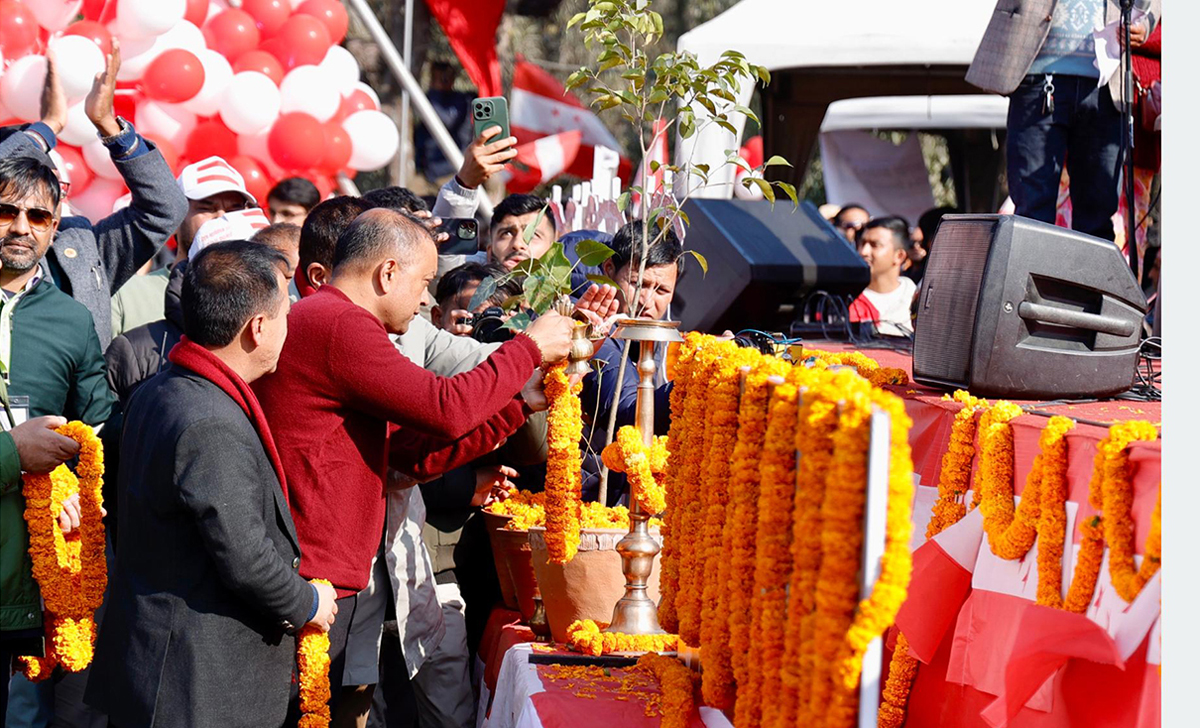 महामन्त्रीद्वयको प्रतिवेदनमाथि छलफल जारी, विशेष महाधिवेशन लम्बियो