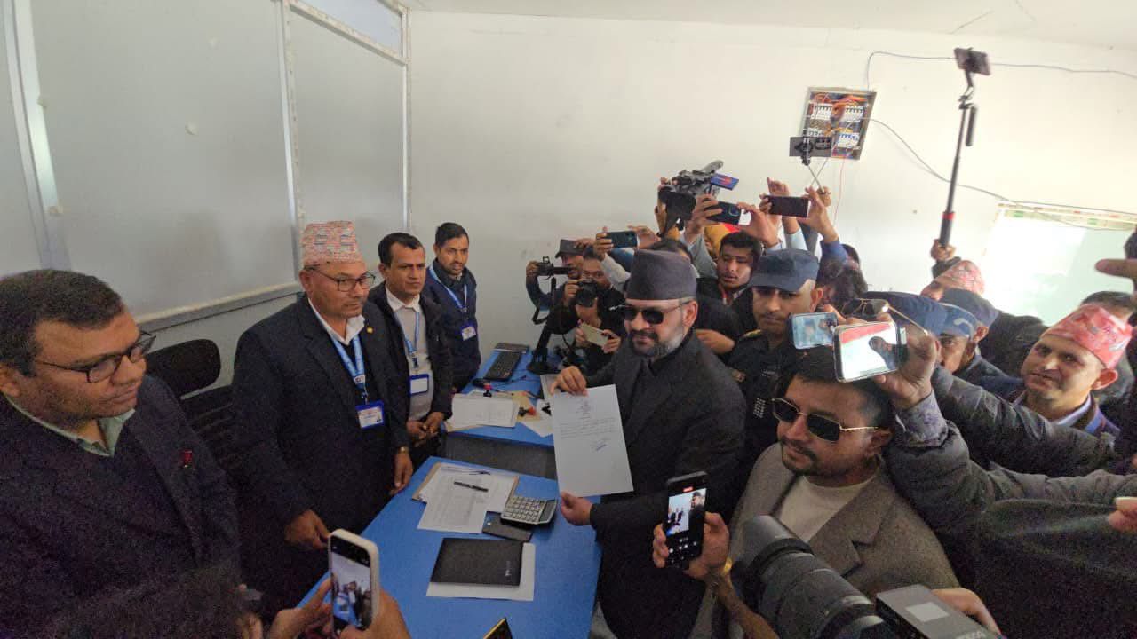 बालेन शाहले गराए झापा–५ मा उम्मेदवारी दर्ता
