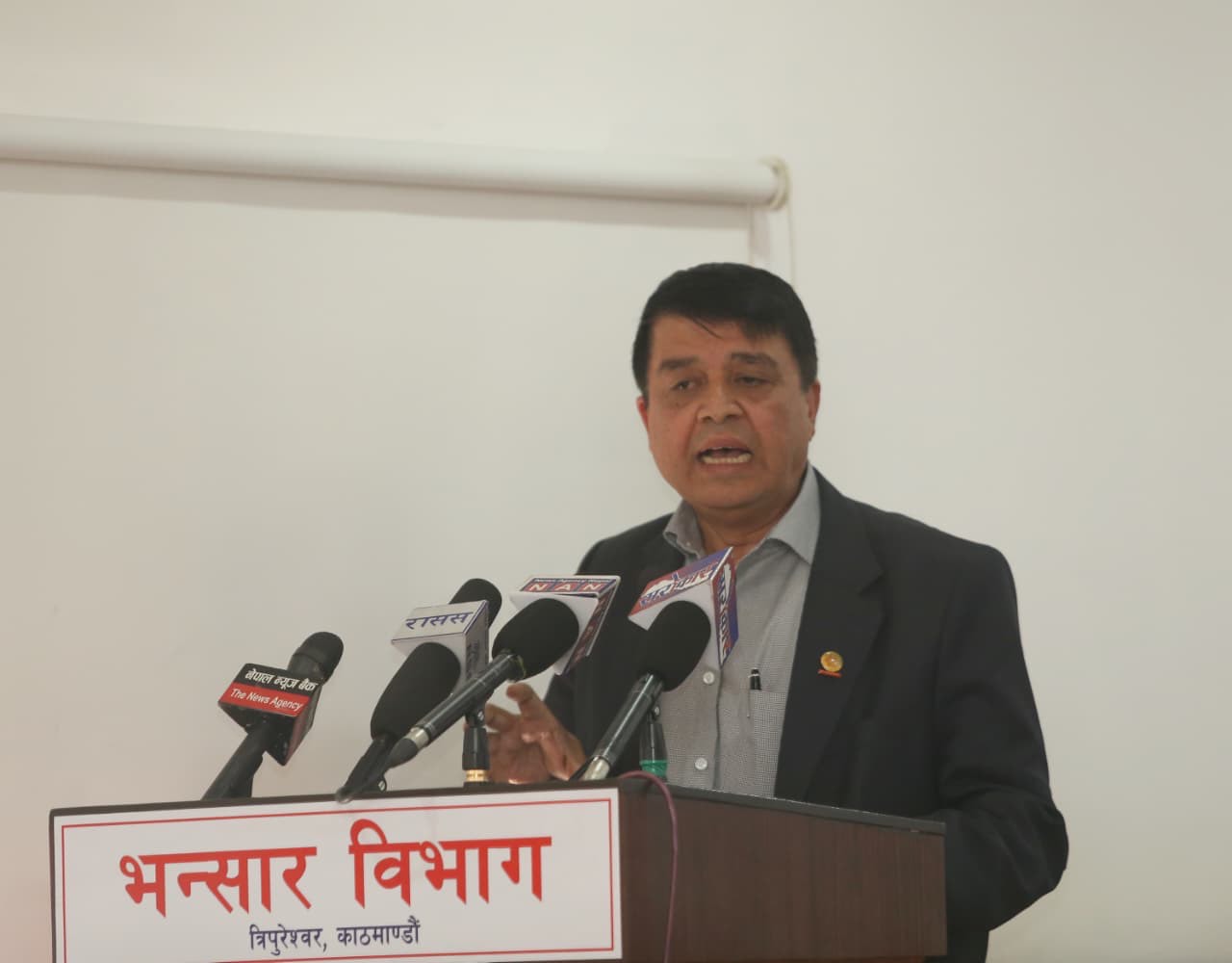 नगद कारोबारको सीमा बढाउन अध्यक्ष  ढकालको आग्रह