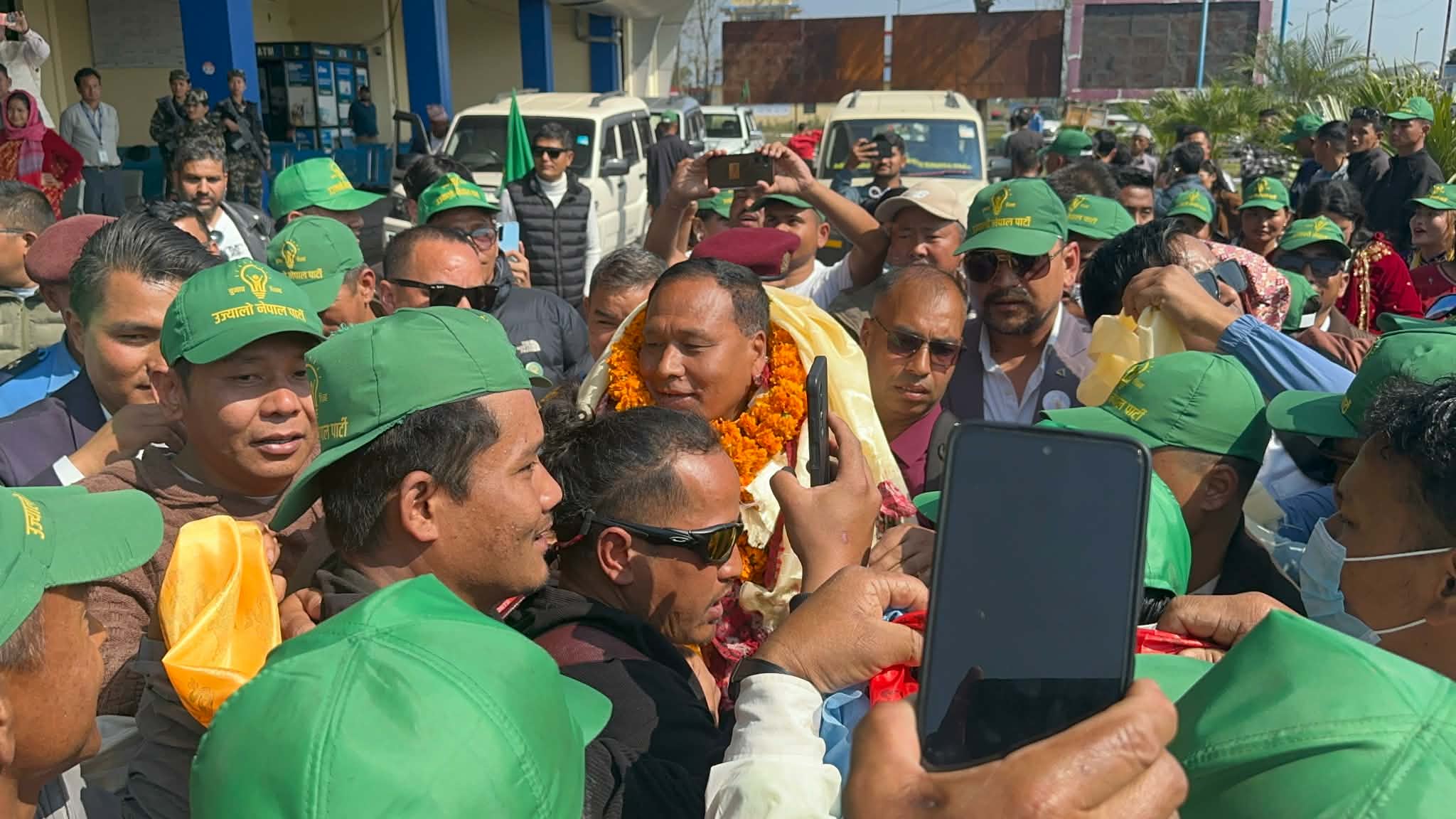 धनगढीमा उज्यालो नेपाल पार्टीका अध्यक्ष कुलमान घिसिङको स्वागत, चुनावी अभियानमा तिब्रता