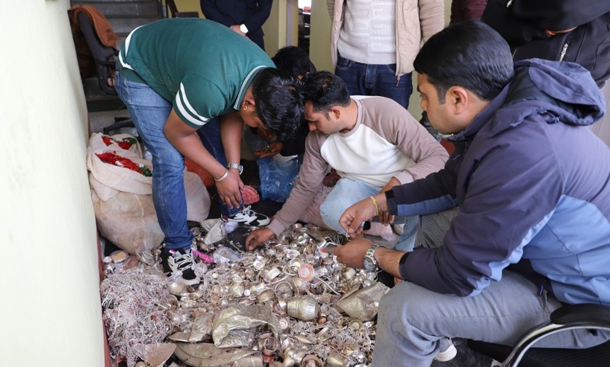 पाथीभरा मन्दिरमा चढाइएको करिब ६७ तोला सुन र ४३ केजी चाँदी रिफाइन गरिँदै, एक साताभित्र कार्य सम्पन्न हुने