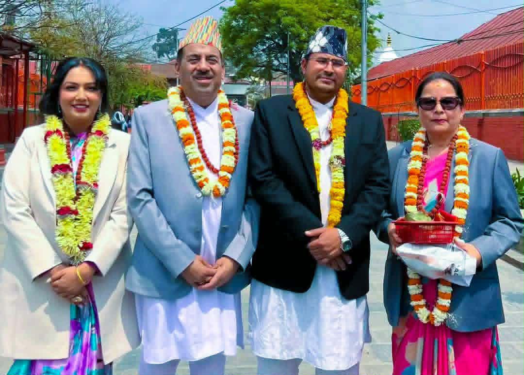 शपथ ग्रहणअघि राष्ट्रिय प्रजातन्त्र पार्टीका सांसद पशुपतिनाथ मन्दिरमा
