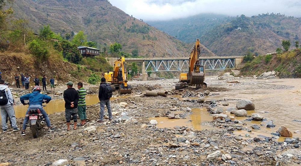 बाढीका कारण बन्द बिपी राजमार्ग पुनः सञ्चालनमा