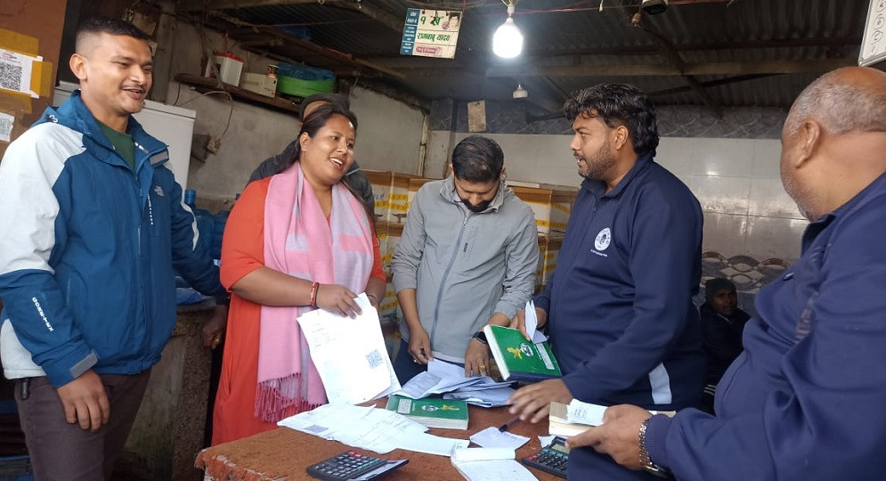 कालीमाटी फलफूल तथा तरकारी बजार अनुगमनमा गइन् कृषिमन्त्री चौधरी