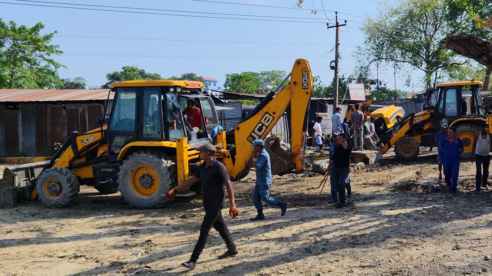अतिक्रमित क्षेत्र खाली गराउँदै इनरुवा नगरपालिका