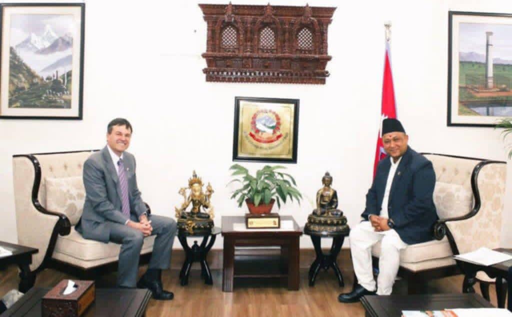 परराष्ट्रमन्त्री खनाल र अमेरिकाका कार्यवाहक राजदूत स्कट उर्बोमबीच शिष्टाचार भेटवार्ता