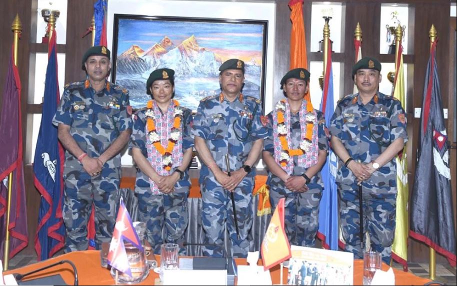 सगरमाथा र लोत्से आरोही दुई सशस्त्र महिला प्रहरीको एक तह बढुवा