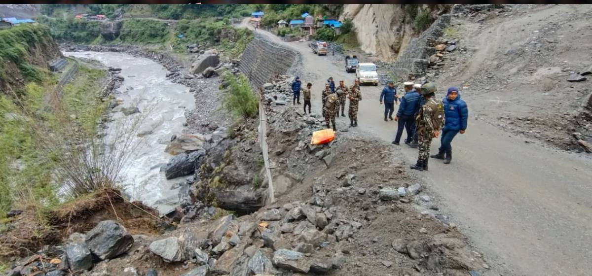 मनाङ चिनोखोला जलविधुत आयोजनाको ट्रक दुर्घटना