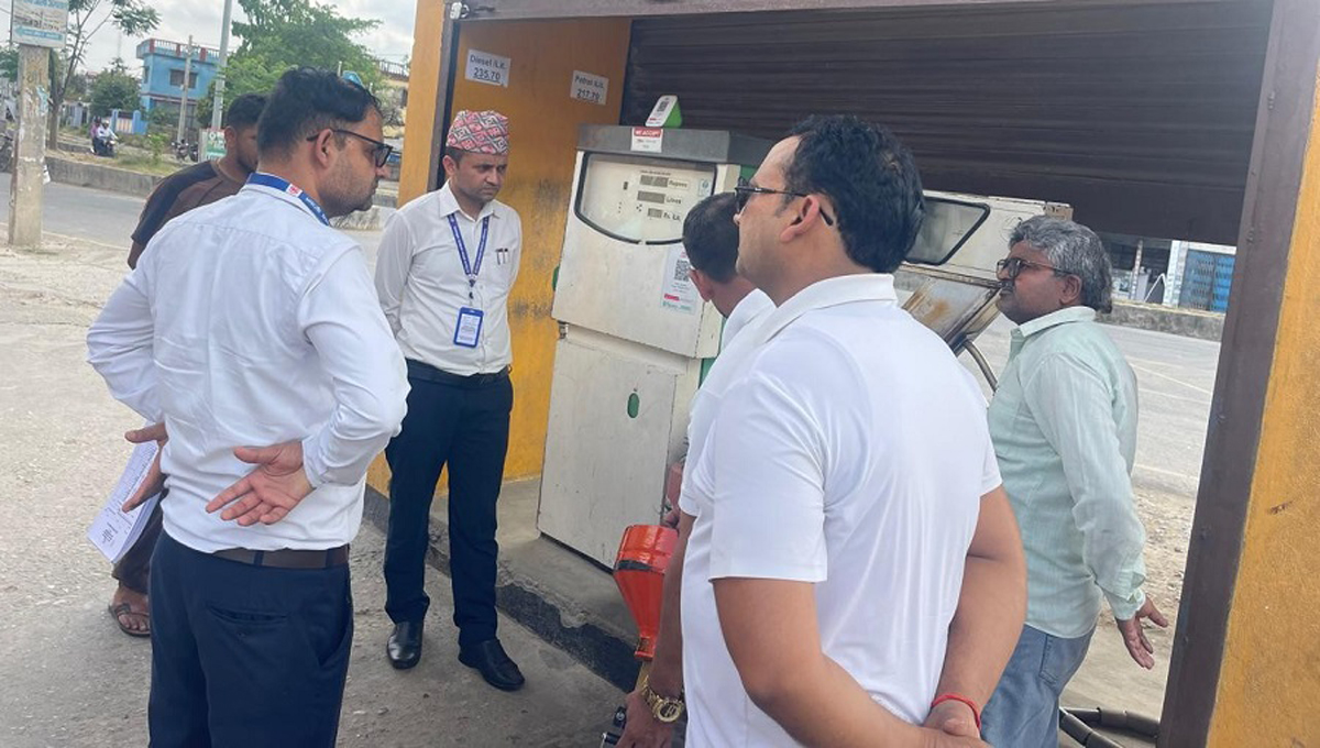 कपिलवस्तुका पेट्रोल पम्पमा अनुगमन, दुई पम्पमा बढी परिमाणमा इन्धन बिक्री