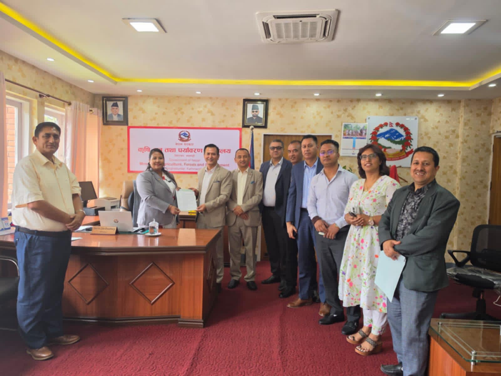 इप्पानले भेट्यो वनमन्त्री : निकुञ्जले रोकेका जलविद्युत आयोजनाको काम सुरु गराउन ध्यानाकर्षण