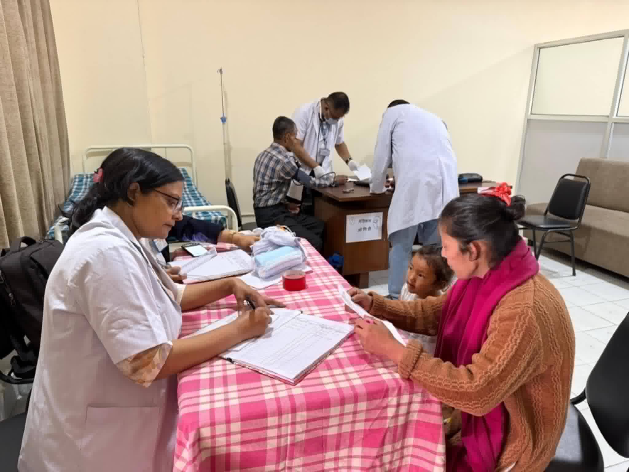 बागमती किनारका विस्थापितका लागि दशरथ रंगशालामा बहुआयामिक स्वास्थ्य शिविर सञ्चालन