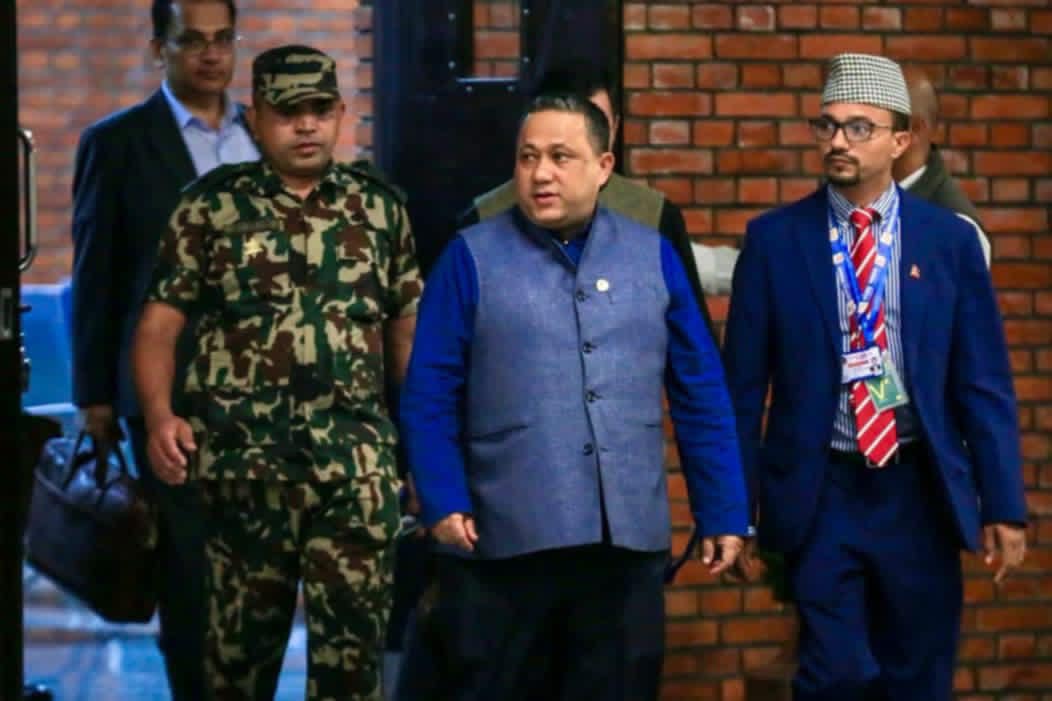 चीन भ्रमण सम्पन्न गरी स्वदेश फर्किए परराष्ट्रमन्त्री शिशिर खनाल