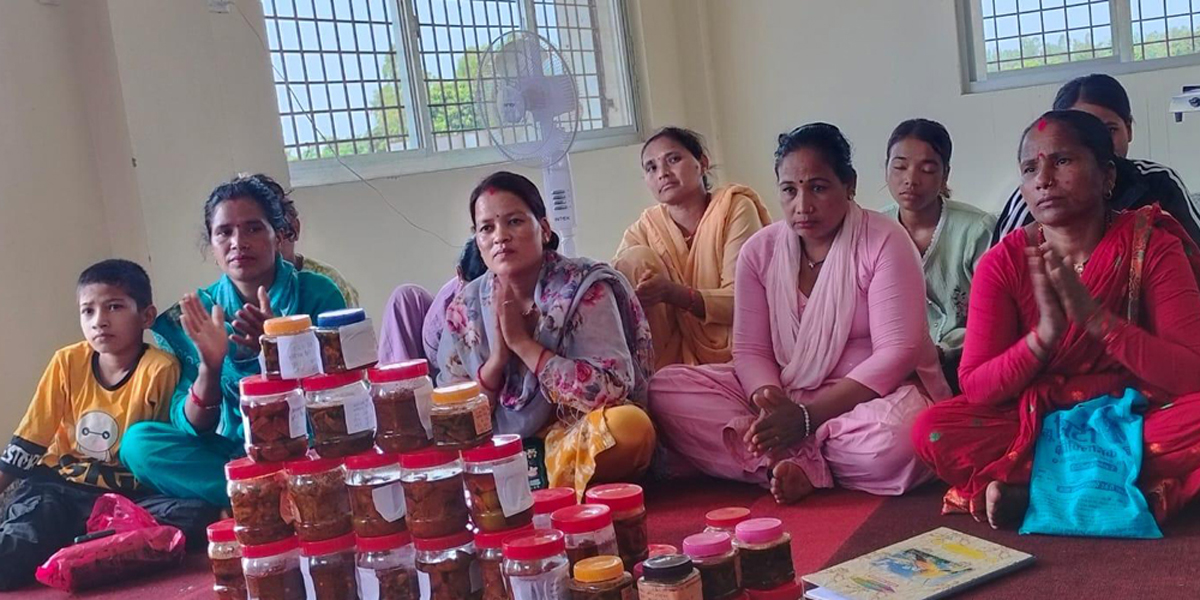 अचार बनाएर उद्यमी बन्ने अभियानमा महिला